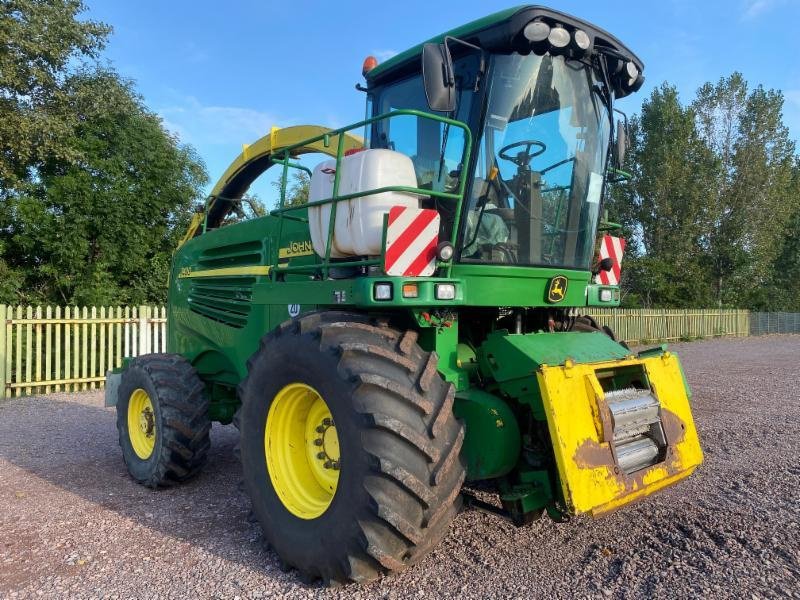 Feldhäcksler des Typs John Deere 7400, Gebrauchtmaschine in Landsberg (Bild 1)