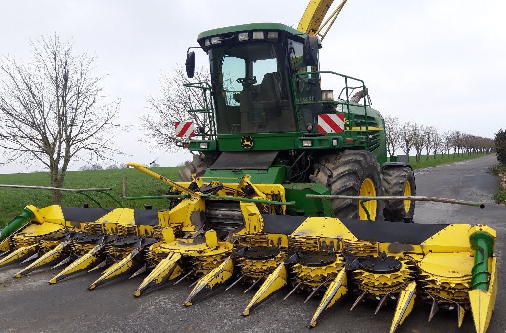 Feldhäcksler des Typs John Deere 7700, Gebrauchtmaschine in CHATEAUBRIANT CEDEX (Bild 1)