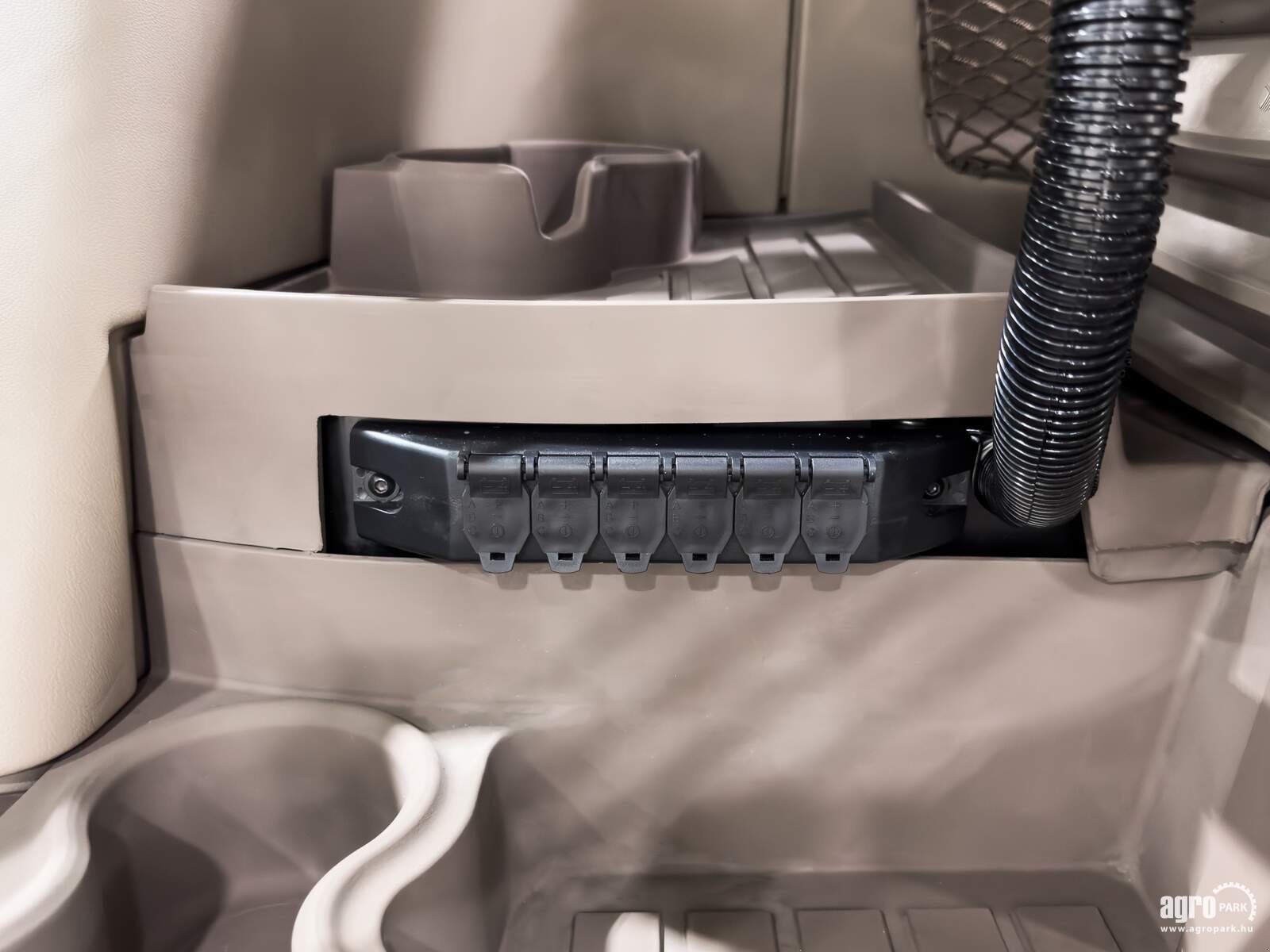 Feldhäcksler tip John Deere 8200 4WD, Gebrauchtmaschine in Csengele (Poză 19)