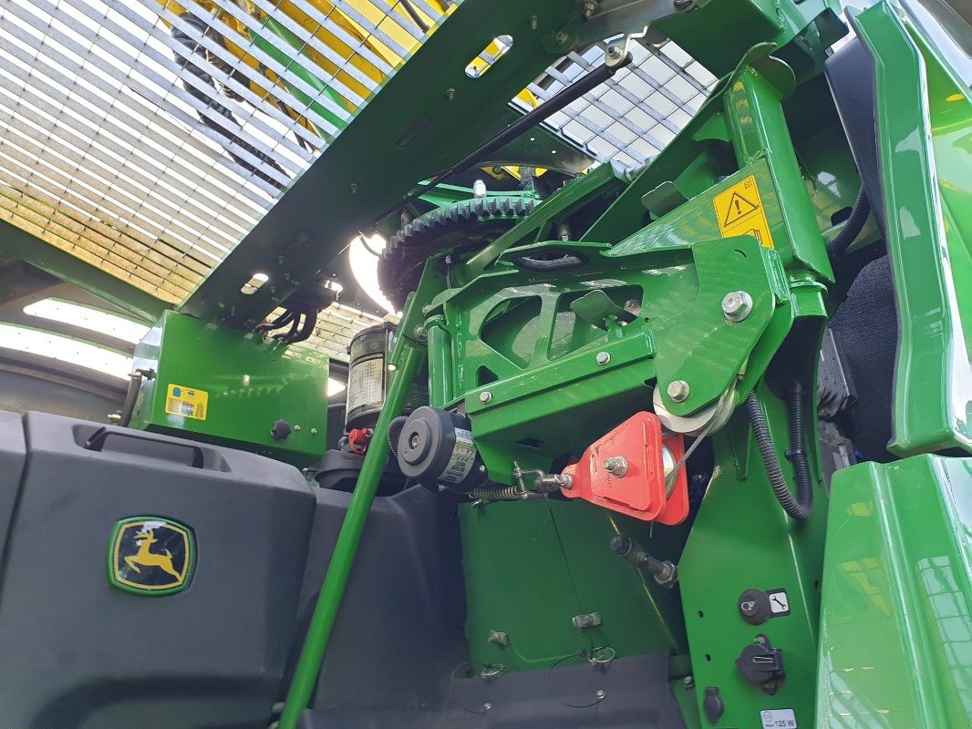 Feldhäcksler des Typs John Deere 8200 **SONDERFINANZIERUNG**, Gebrauchtmaschine in Sittensen (Bild 12)