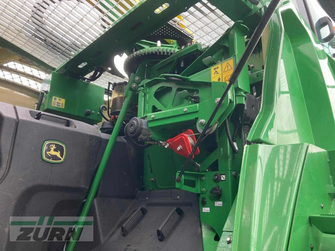 Feldhäcksler typu John Deere 8300 MY18, Gebrauchtmaschine v Holzgünz - Schwaighausen (Obrázek 8)
