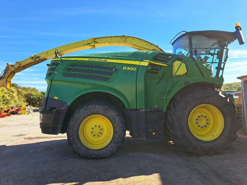 Feldhäcksler tip John Deere 8300, Gebrauchtmaschine in VERDUN (Poză 4)