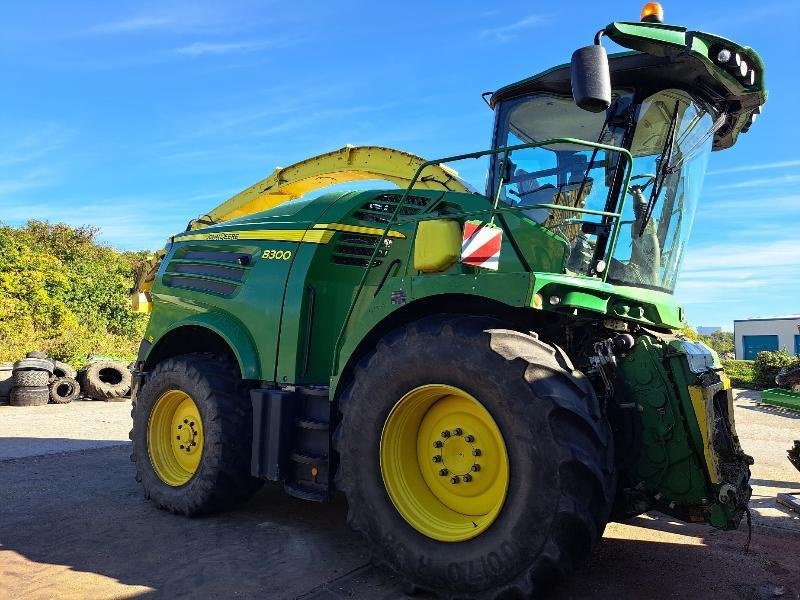 Feldhäcksler des Typs John Deere 8300, Gebrauchtmaschine in VERDUN (Bild 1)