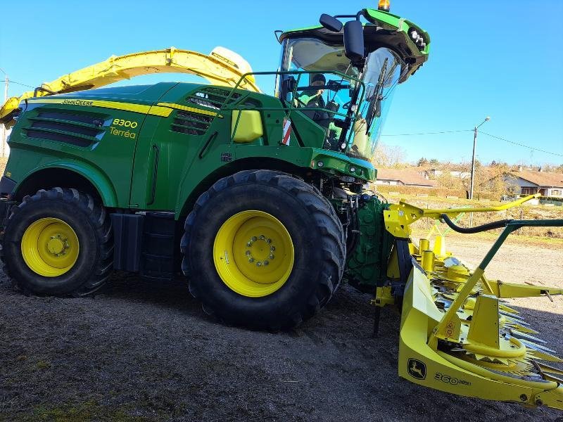 Feldhäcksler tip John Deere 8300, Gebrauchtmaschine in VERDUN (Poză 2)