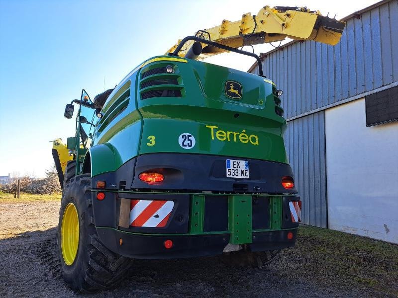 Feldhäcksler tip John Deere 8300, Gebrauchtmaschine in VERDUN (Poză 3)