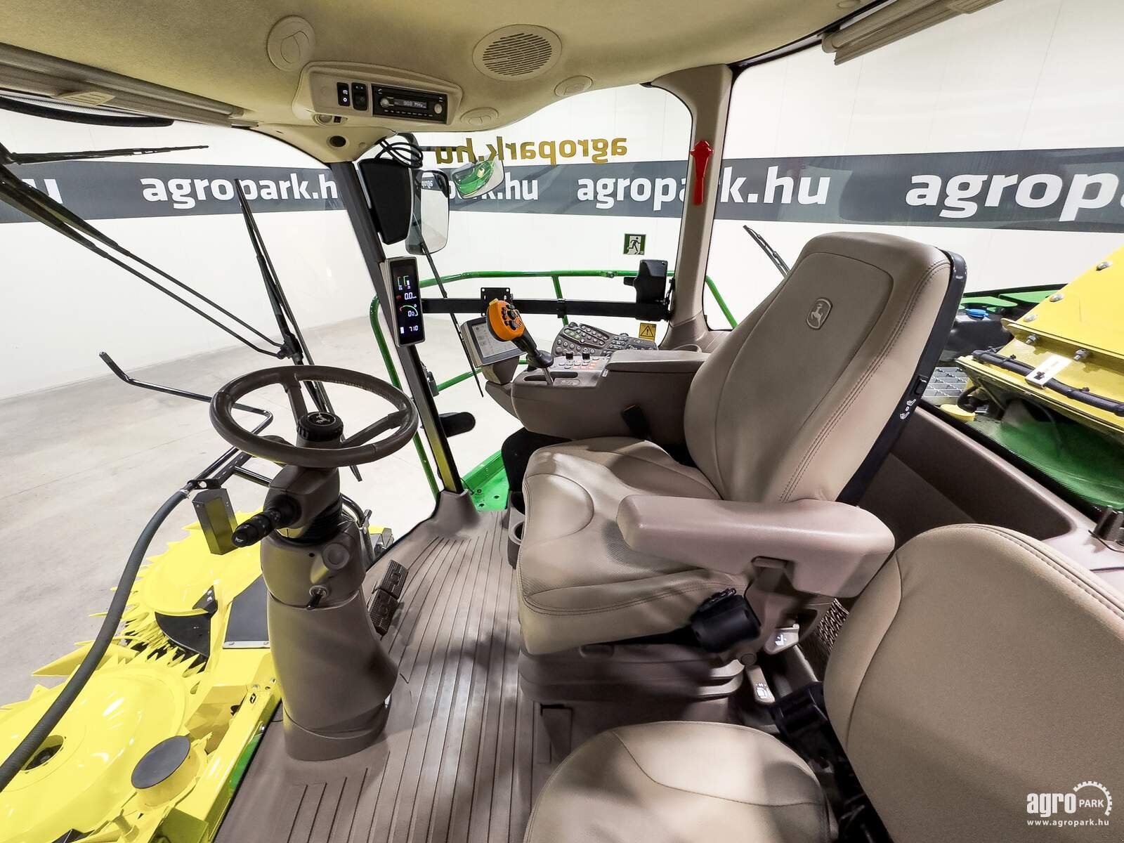 Feldhäcksler tip John Deere 8400 4WD, Gebrauchtmaschine in Csengele (Poză 8)