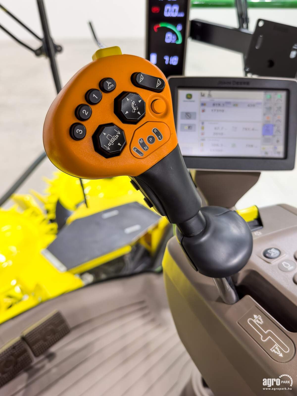 Feldhäcksler tip John Deere 8400 4WD, Gebrauchtmaschine in Csengele (Poză 13)