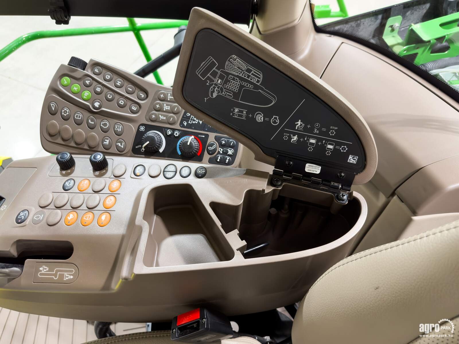 Feldhäcksler tip John Deere 8400 4WD, Gebrauchtmaschine in Csengele (Poză 16)