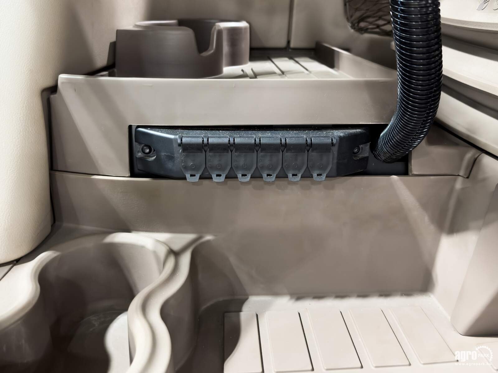 Feldhäcksler tip John Deere 8400 4WD, Gebrauchtmaschine in Csengele (Poză 24)