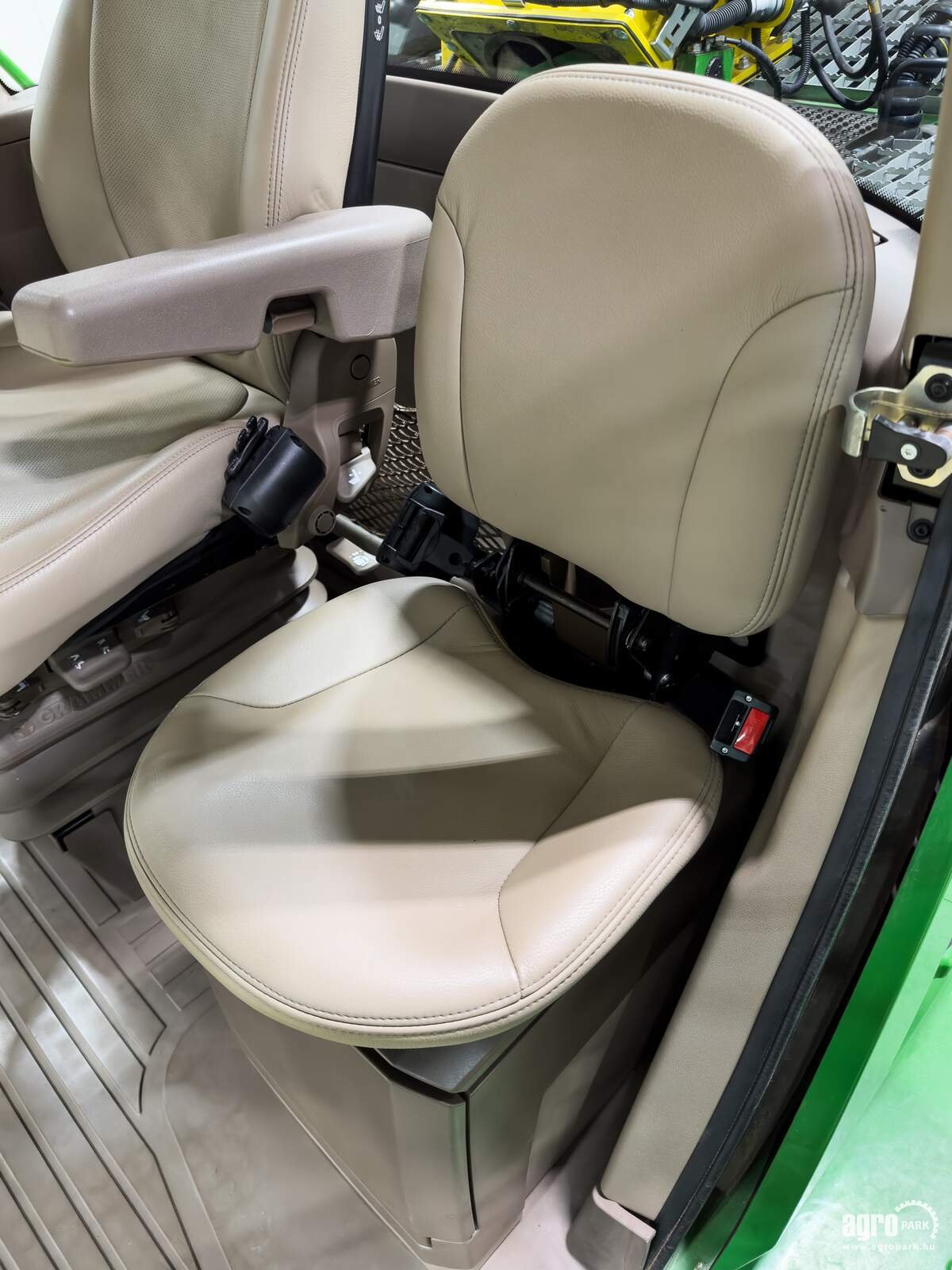 Feldhäcksler tip John Deere 8400 4WD, Gebrauchtmaschine in Csengele (Poză 28)