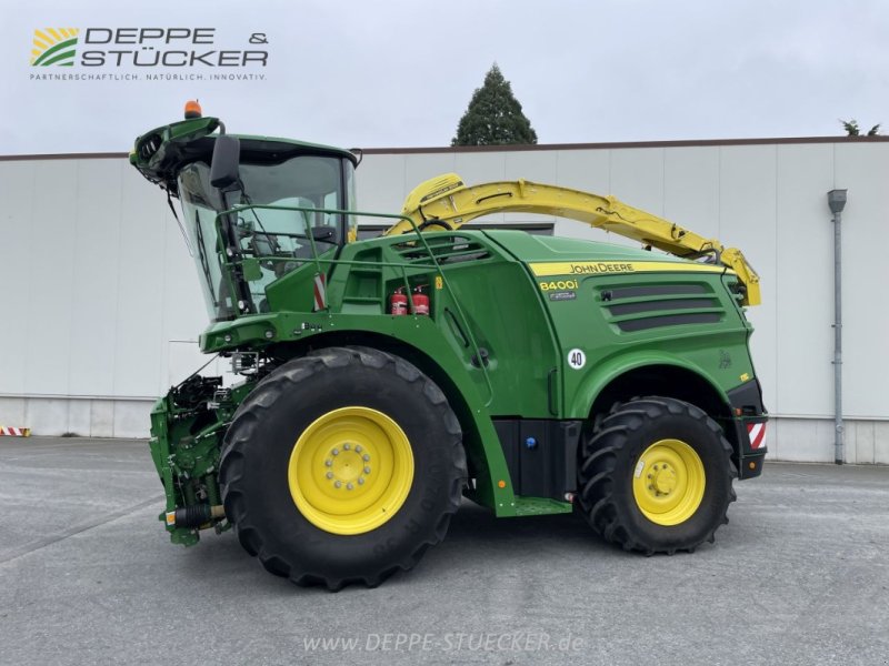 Feldhäcksler des Typs John Deere 8400 mit Kemper 360 Plus, Gebrauchtmaschine in Rietberg (Bild 1)
