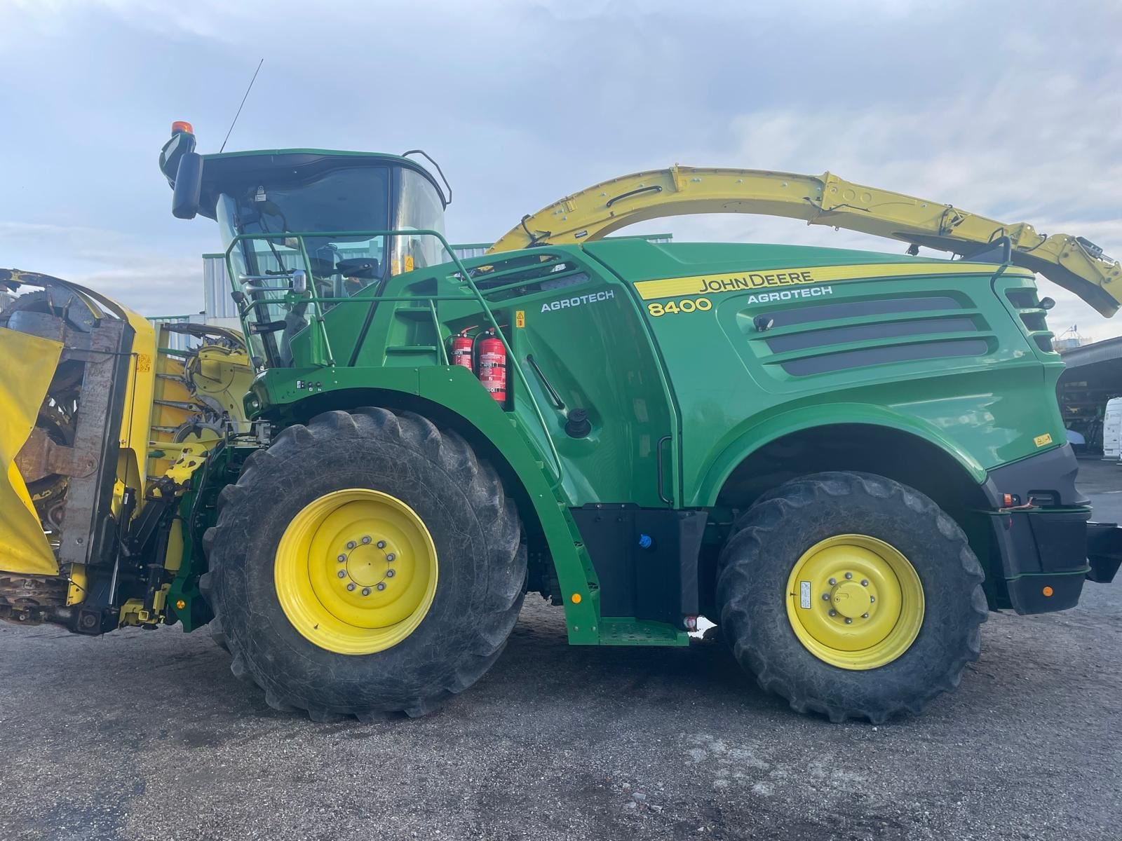 Feldhäcksler des Typs John Deere 8400, Gebrauchtmaschine in BOSC LE HARD (Bild 8)