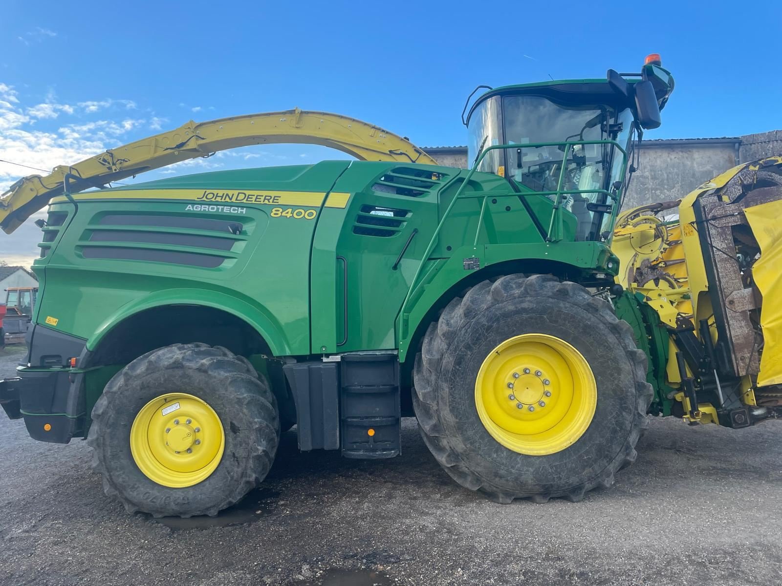 Feldhäcksler des Typs John Deere 8400, Gebrauchtmaschine in BOSC LE HARD (Bild 3)