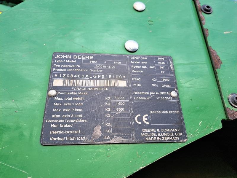 Feldhäcksler des Typs John Deere 8400, Gebrauchtmaschine in VOUZIERS (Bild 7)