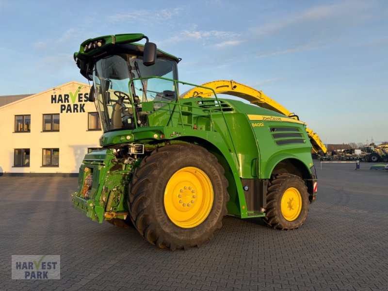 Feldhäcksler des Typs John Deere 8400i *440 Trommelstunden*, Gebrauchtmaschine in Emsbüren (Bild 1)