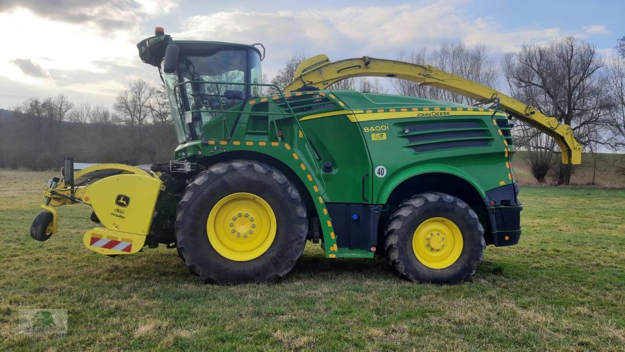 Feldhäcksler des Typs John Deere 8400i ProDrive, Gebrauchtmaschine in Hofheim (Bild 3)