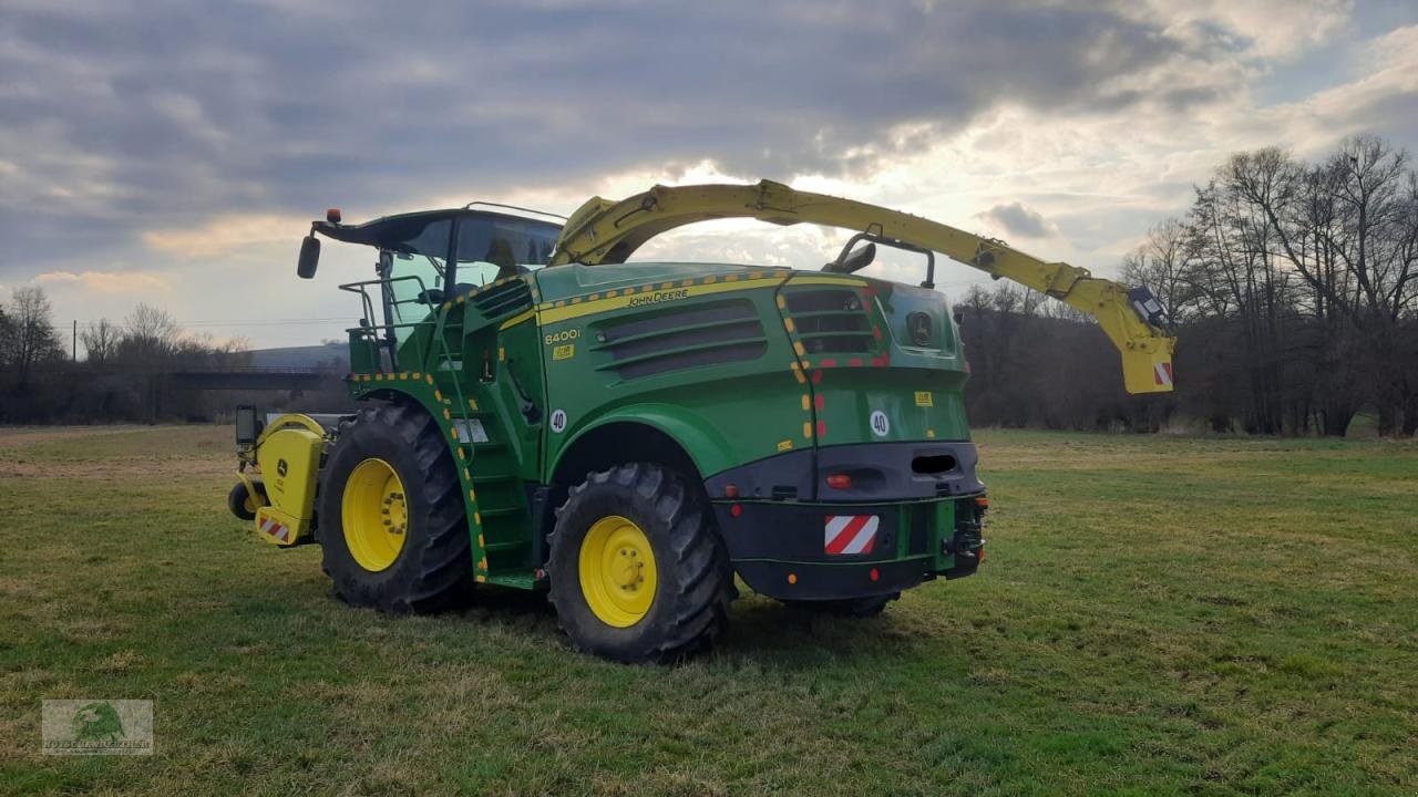 Feldhäcksler des Typs John Deere 8400i ProDrive, Gebrauchtmaschine in Hofheim (Bild 4)