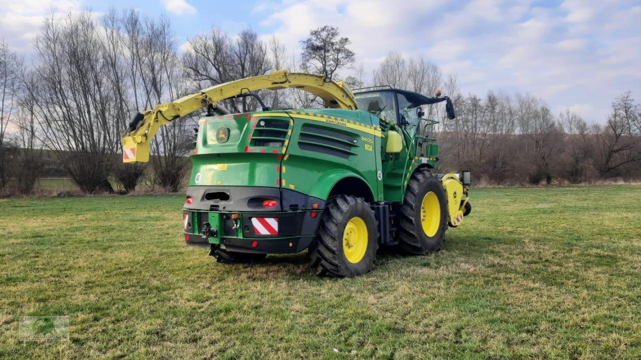 Feldhäcksler des Typs John Deere 8400i ProDrive, Gebrauchtmaschine in Hofheim (Bild 5)
