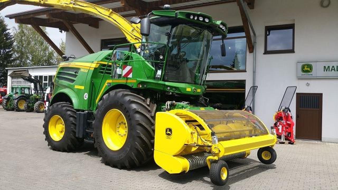 Feldhäcksler des Typs John Deere 8600i, Gebrauchtmaschine in Hamburg (Bild 3)