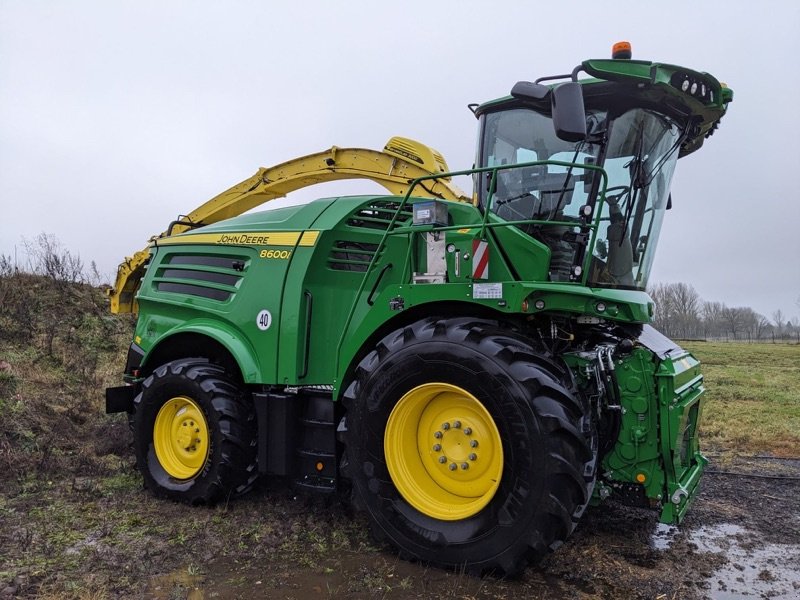 Feldhäcksler des Typs John Deere 8600i, Gebrauchtmaschine in Plau am See / OT Klebe (Bild 1)