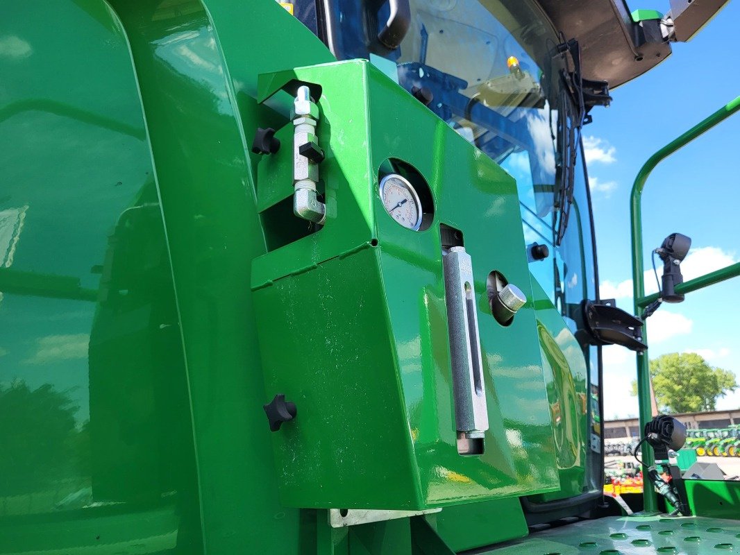 Feldhäcksler des Typs John Deere 9500, Neumaschine in Mrągowo (Bild 14)