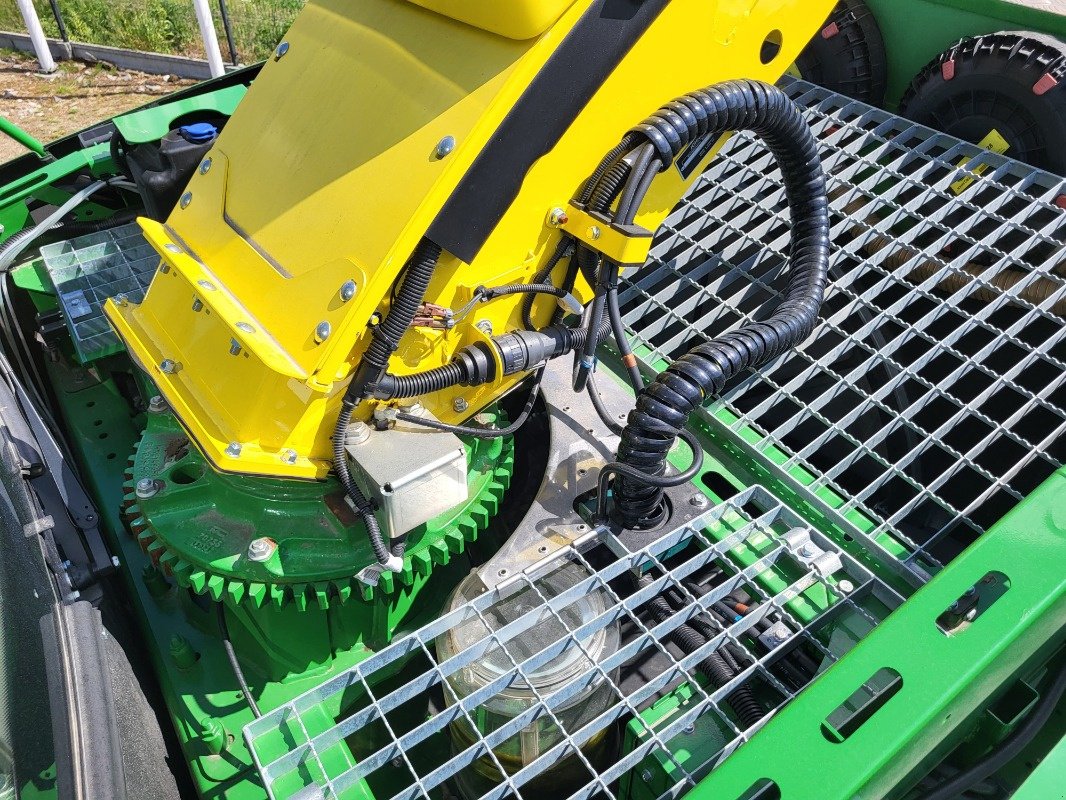 Feldhäcksler des Typs John Deere 9500, Neumaschine in Mrągowo (Bild 15)