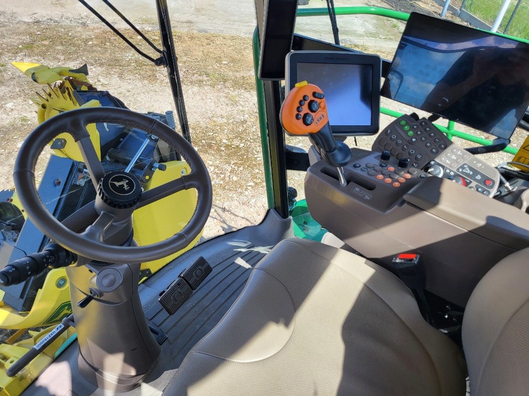 Feldhäcksler des Typs John Deere 9500, Neumaschine in Mrągowo (Bild 21)
