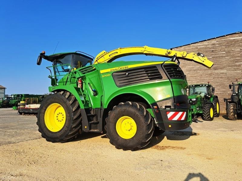 Feldhäcksler des Typs John Deere 9700, Gebrauchtmaschine in SAINT-GERMAIN DU PUY (Bild 3)