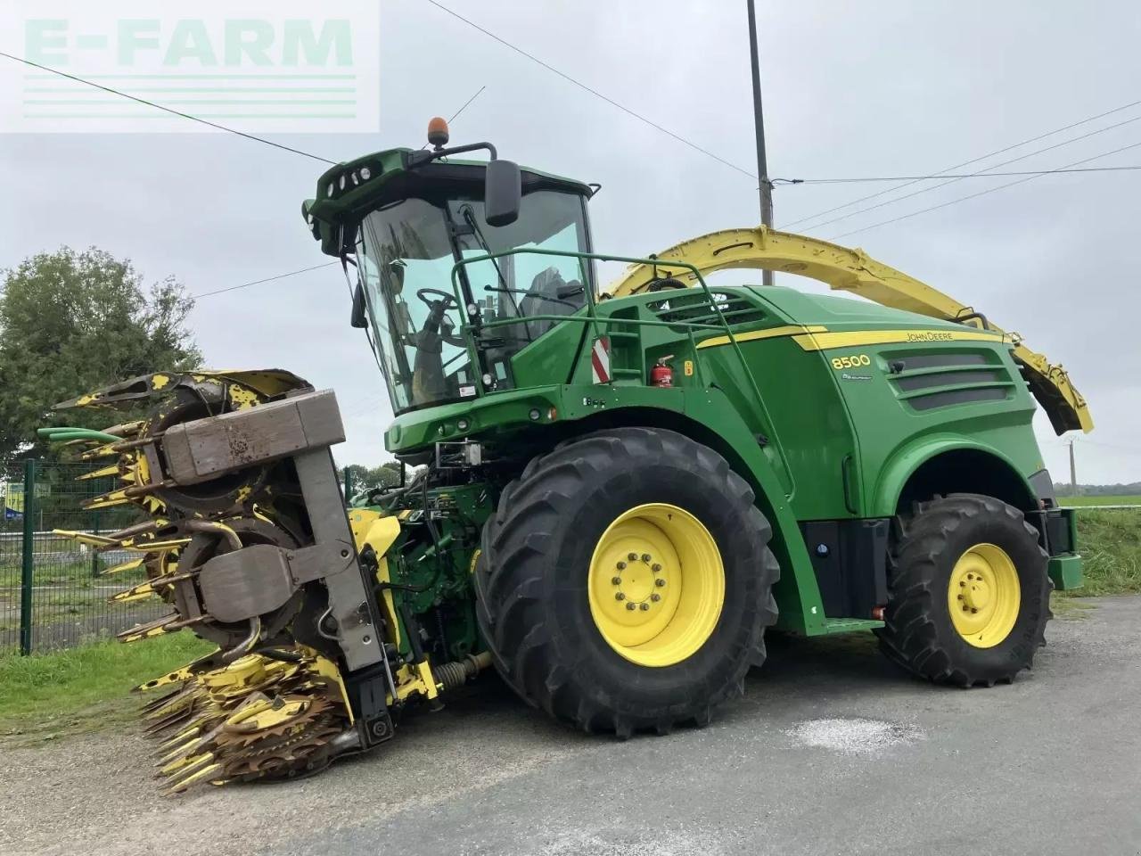 Feldhäcksler typu John Deere ensileuse jd 8500 4rm, Gebrauchtmaschine v PLOUIGNEAU (Obrázek 1)