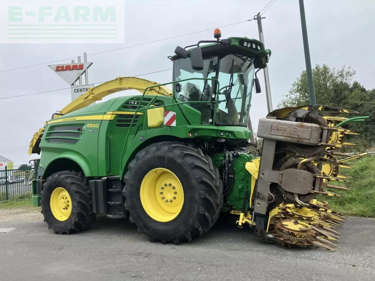 Feldhäcksler typu John Deere ensileuse jd 8500 4rm, Gebrauchtmaschine v PLOUIGNEAU (Obrázek 2)