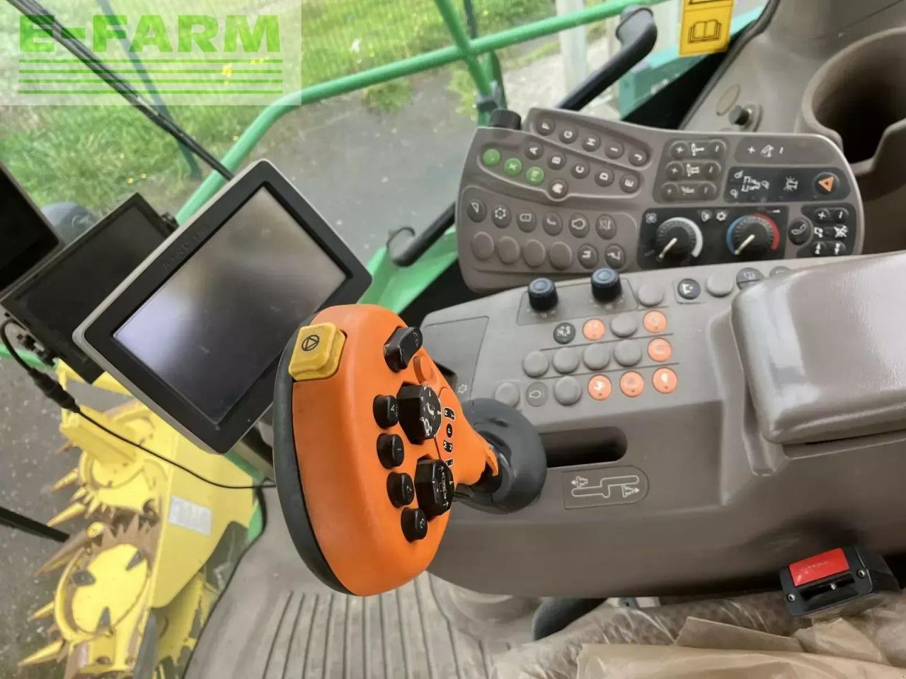 Feldhäcksler typu John Deere ensileuse jd 8500 4rm, Gebrauchtmaschine v PLOUIGNEAU (Obrázek 6)