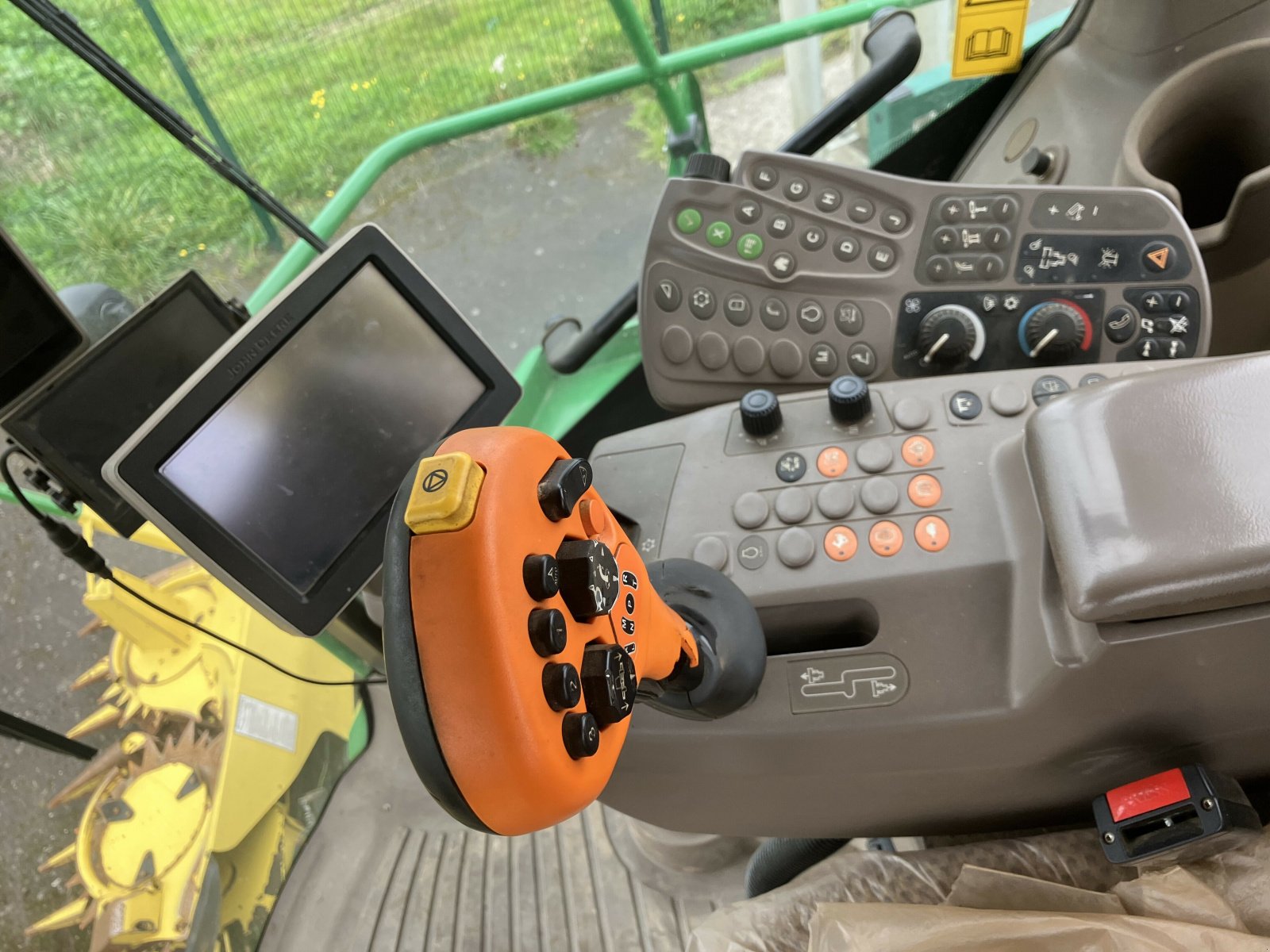 Feldhäcksler του τύπου John Deere ENSILEUSE JD 8500 4RM, Gebrauchtmaschine σε BEGARD (Φωτογραφία 6)