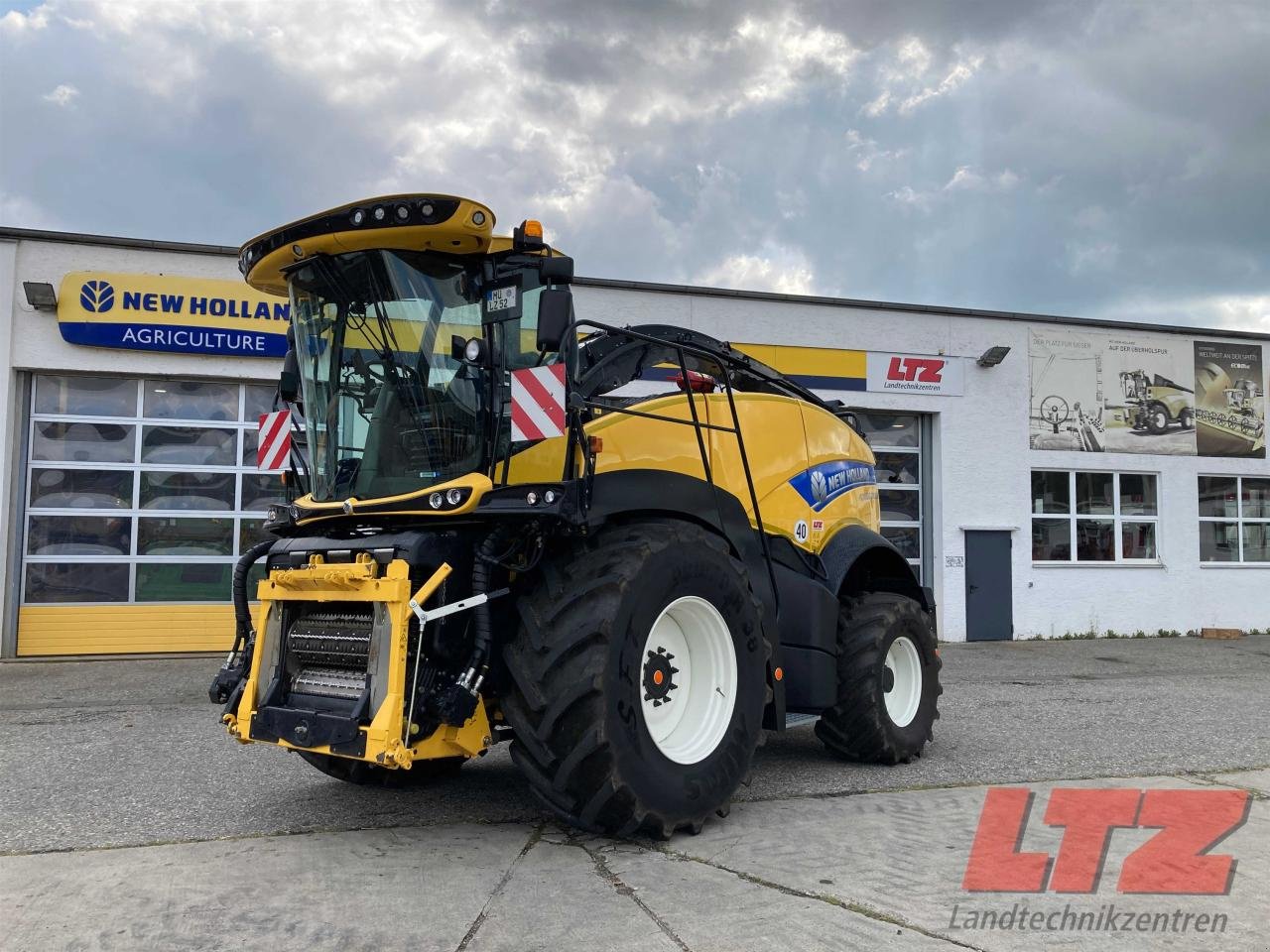 Feldhäcksler des Typs New Holland FR 550 ST5, Neumaschine in Ampfing (Bild 1)