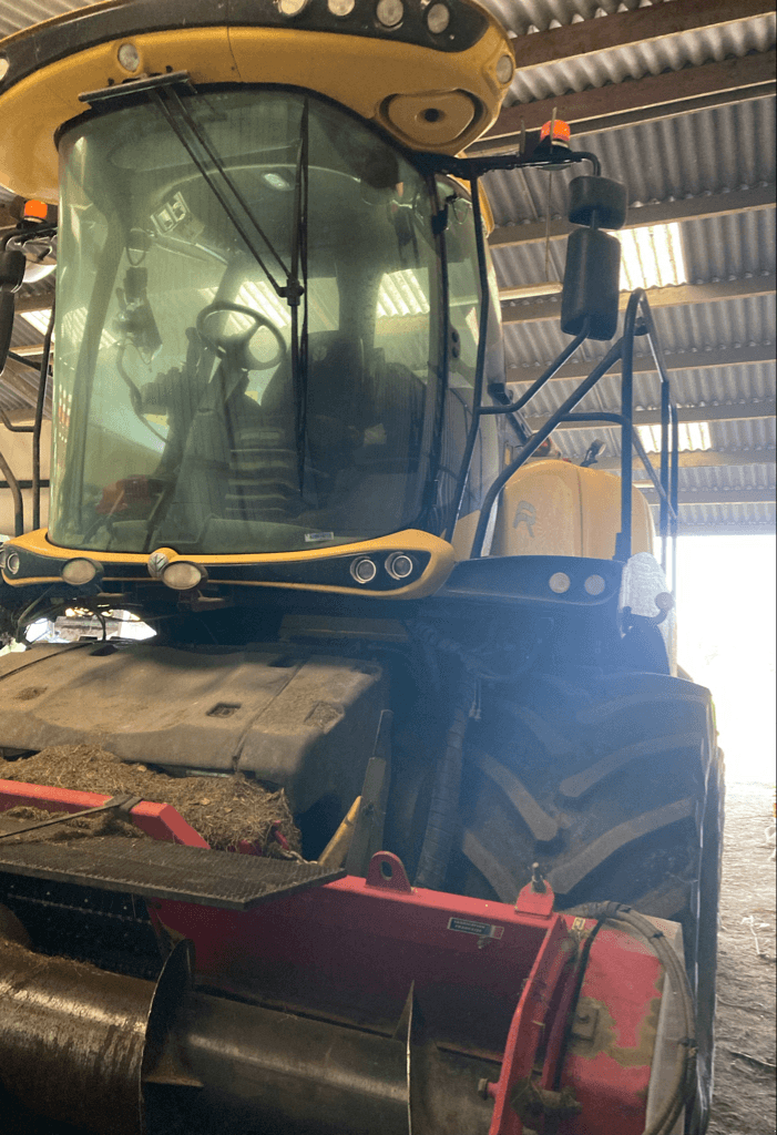 Feldhäcksler des Typs New Holland FR 550, Gebrauchtmaschine in TREMEUR (Bild 3)