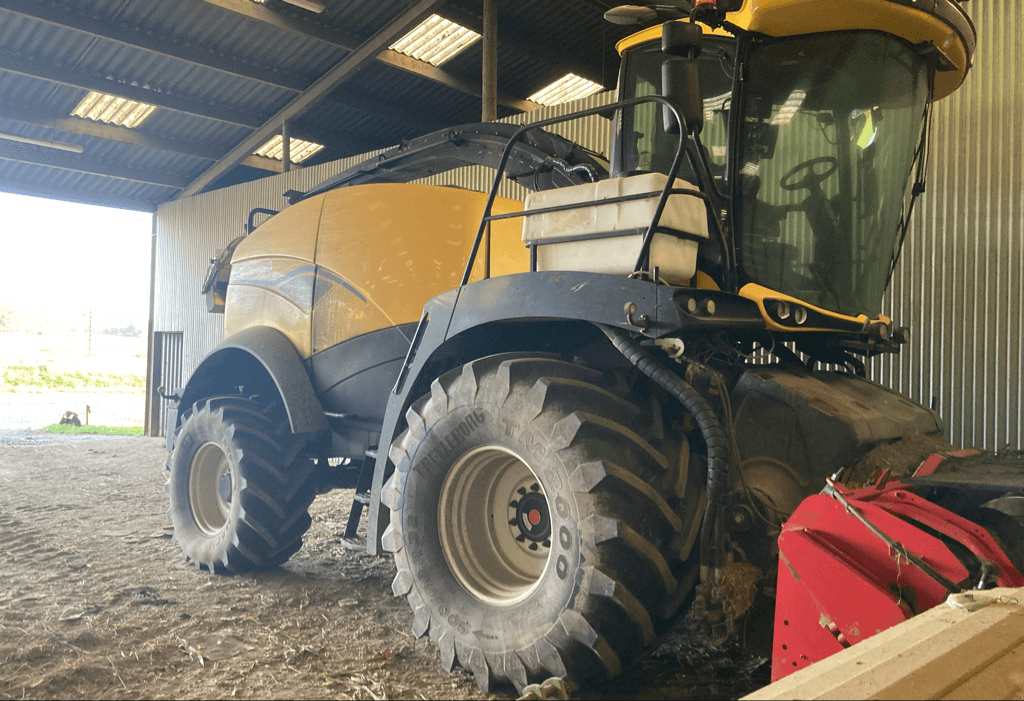 Feldhäcksler des Typs New Holland FR 550, Gebrauchtmaschine in TREMEUR (Bild 1)