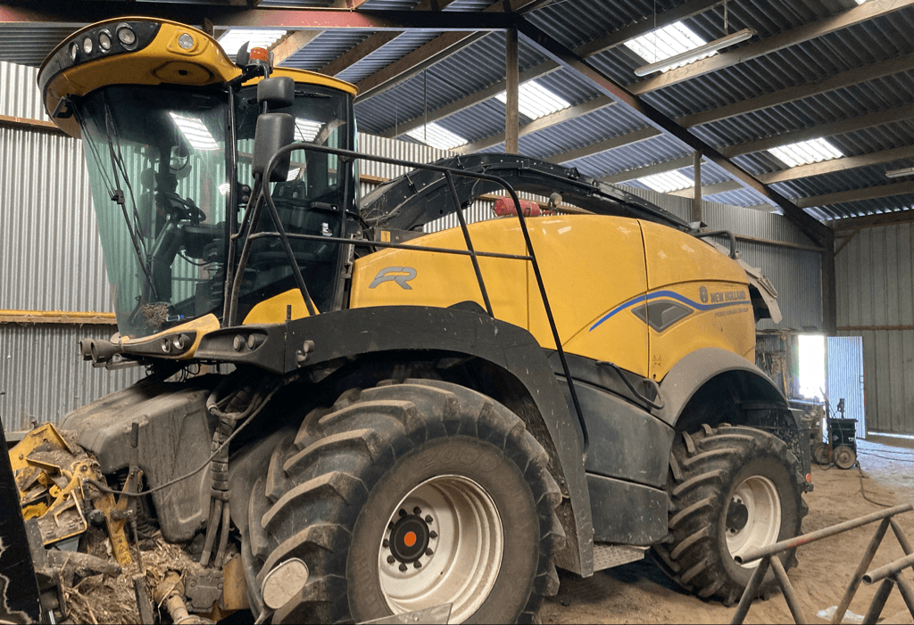 Feldhäcksler des Typs New Holland FR 550, Gebrauchtmaschine in TREMEUR (Bild 1)