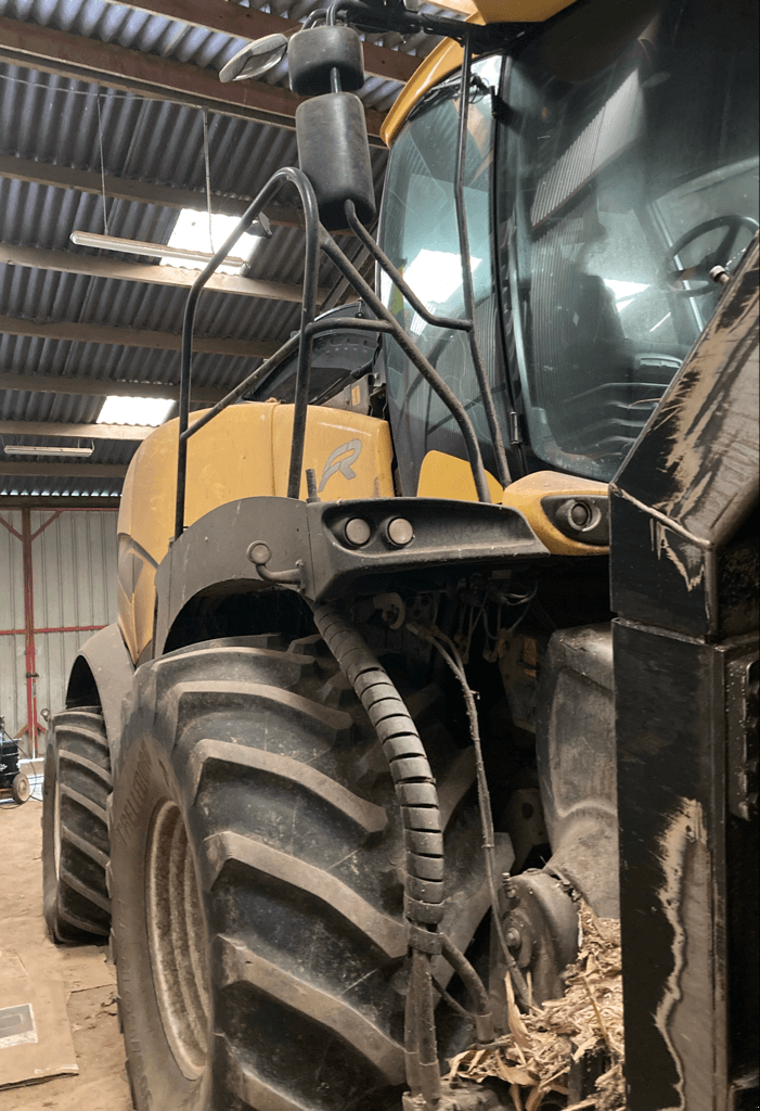 Feldhäcksler des Typs New Holland FR 550, Gebrauchtmaschine in TREMEUR (Bild 4)