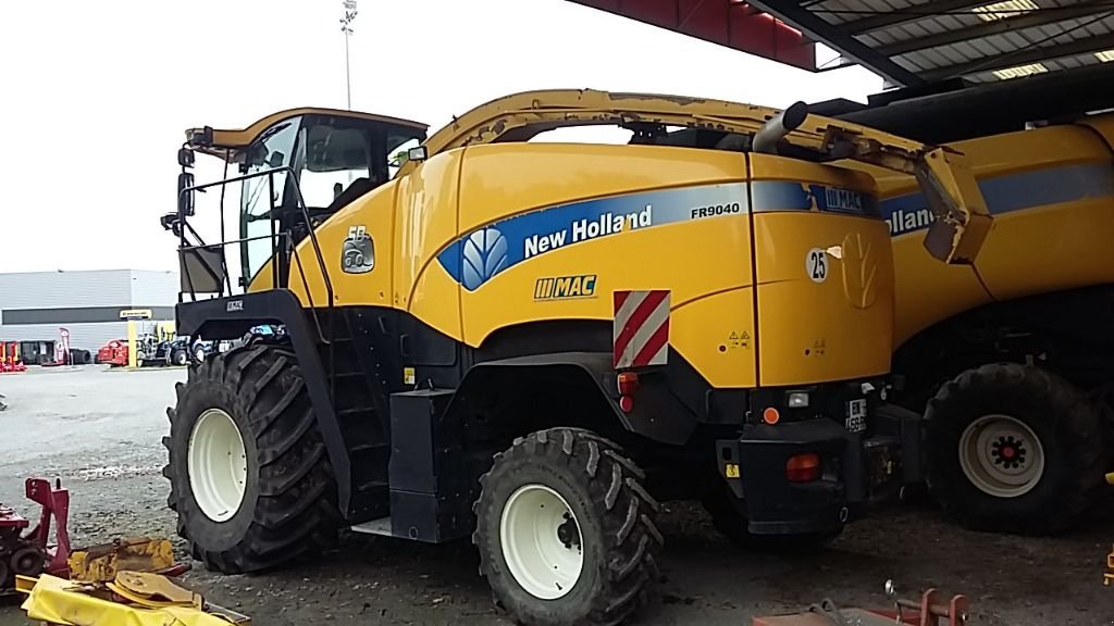 Feldhäcksler типа New Holland FR 9040, Gebrauchtmaschine в CHATEAUBRIANT CEDEX (Фотография 3)