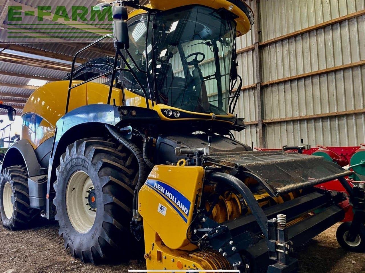 Feldhäcksler типа New Holland FR550 FORAGE CRUISER 4WD, Gebrauchtmaschine в DUMFRIES (Фотография 1)