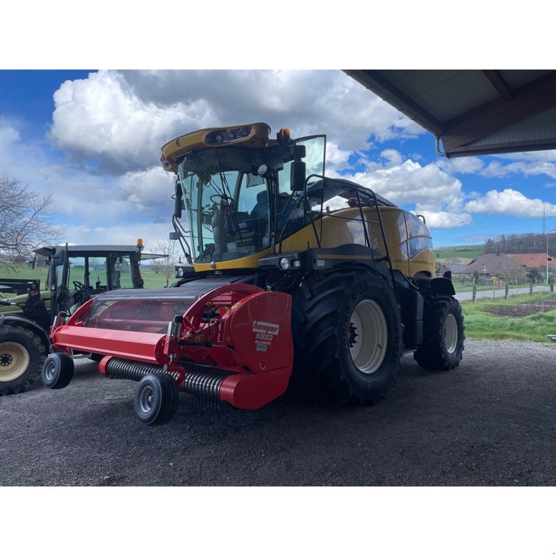 Feldhäcksler des Typs New Holland FR700, Gebrauchtmaschine in Regensdorf (Bild 2)