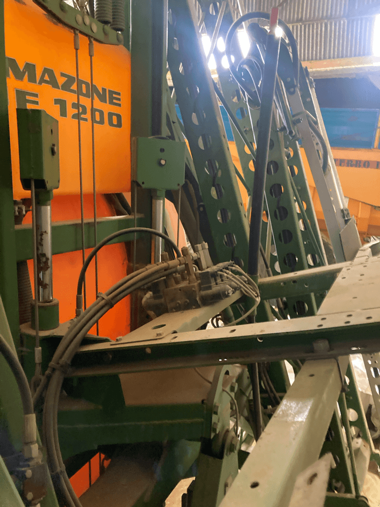 Feldspritze des Typs Amazone UF 1200L, Gebrauchtmaschine in TREMEUR (Bild 4)