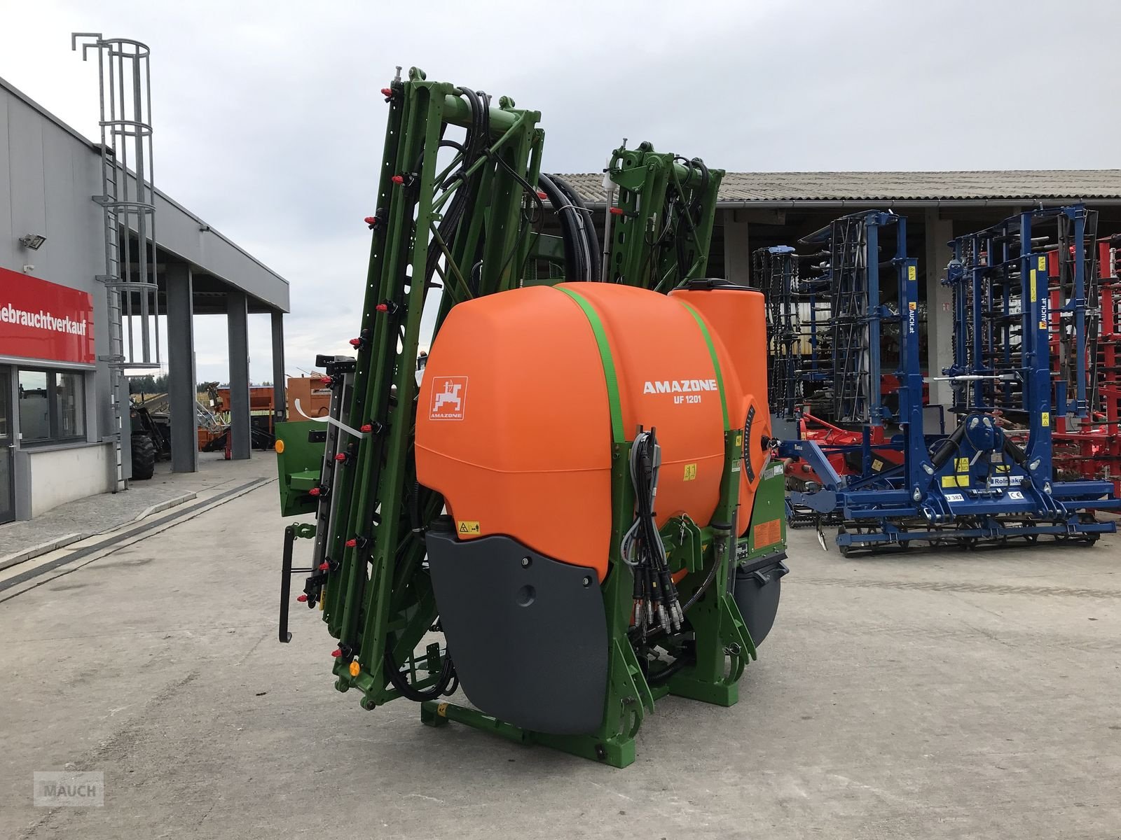 Feldspritze of the type Amazone UF 1201, Neumaschine in Burgkirchen (Picture 8)