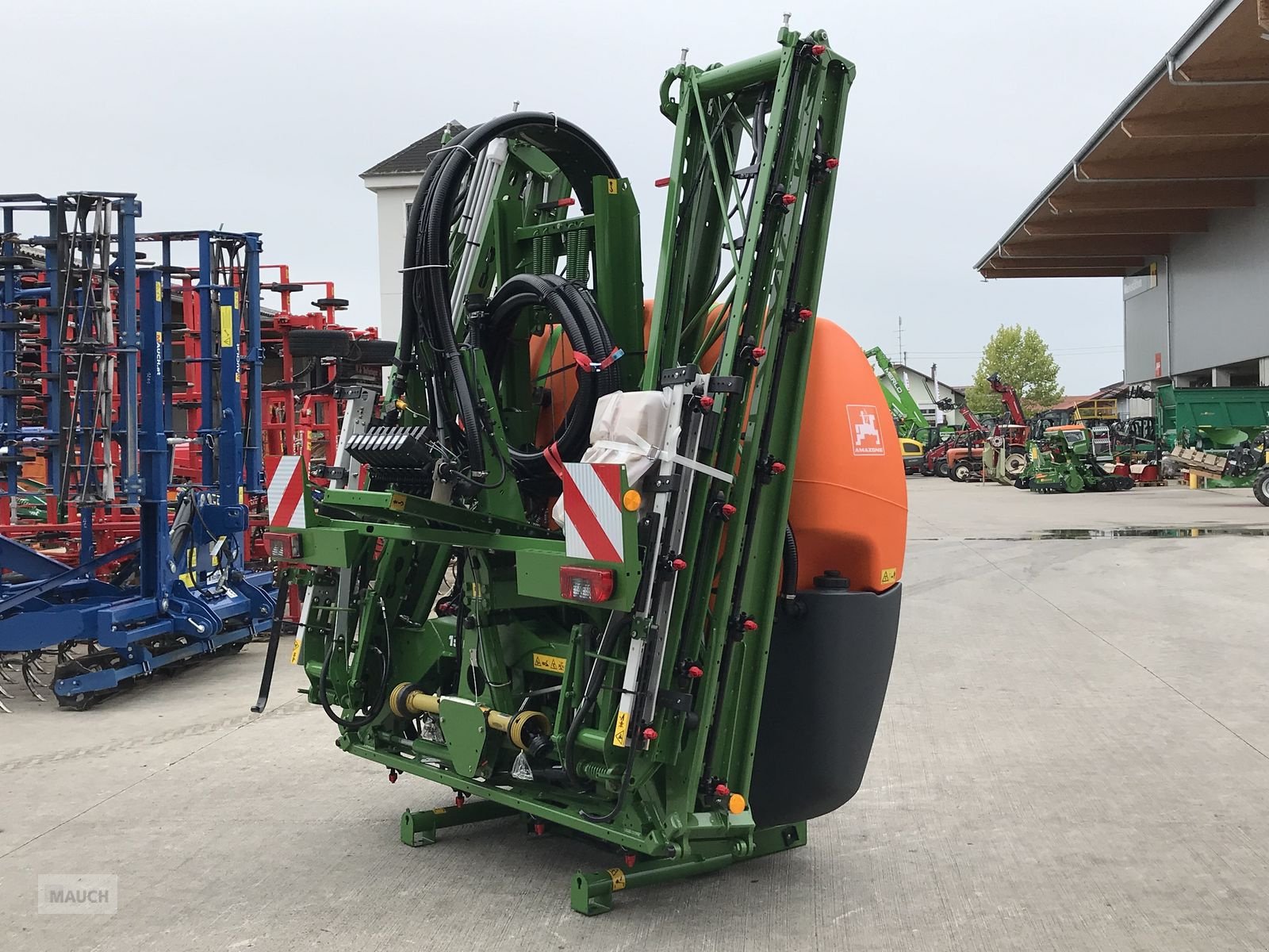 Feldspritze of the type Amazone UF 1201, Neumaschine in Burgkirchen (Picture 7)