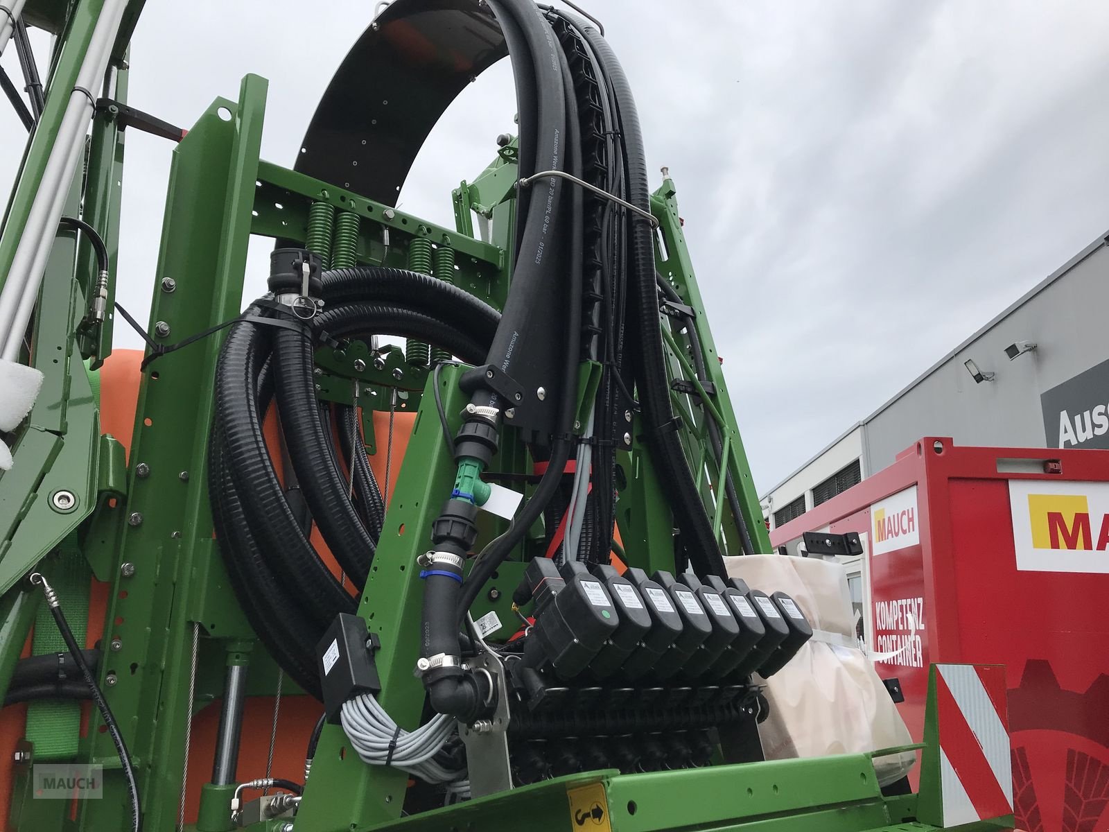 Feldspritze of the type Amazone UF 1201, Neumaschine in Burgkirchen (Picture 16)