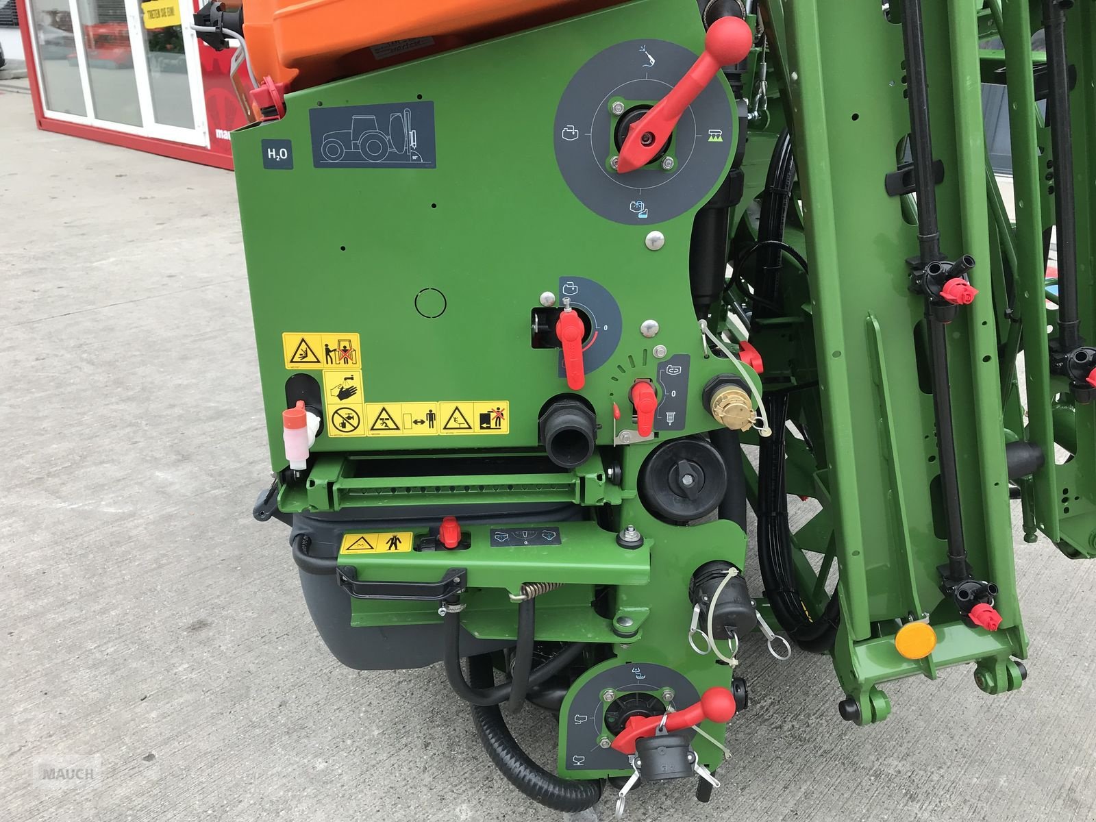 Feldspritze of the type Amazone UF 1201, Neumaschine in Burgkirchen (Picture 12)