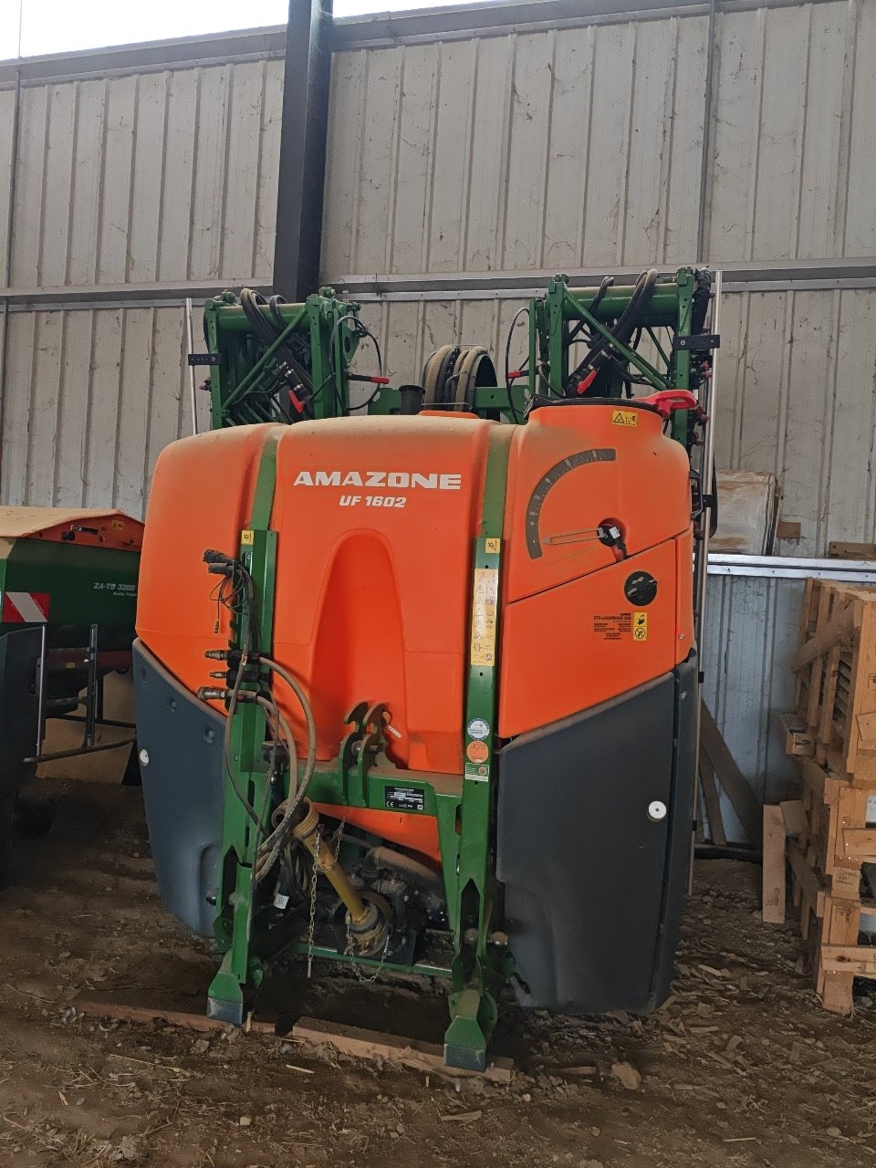 Feldspritze del tipo Amazone UF1602, Gebrauchtmaschine In MORLHON LE HAUT (Immagine 1)