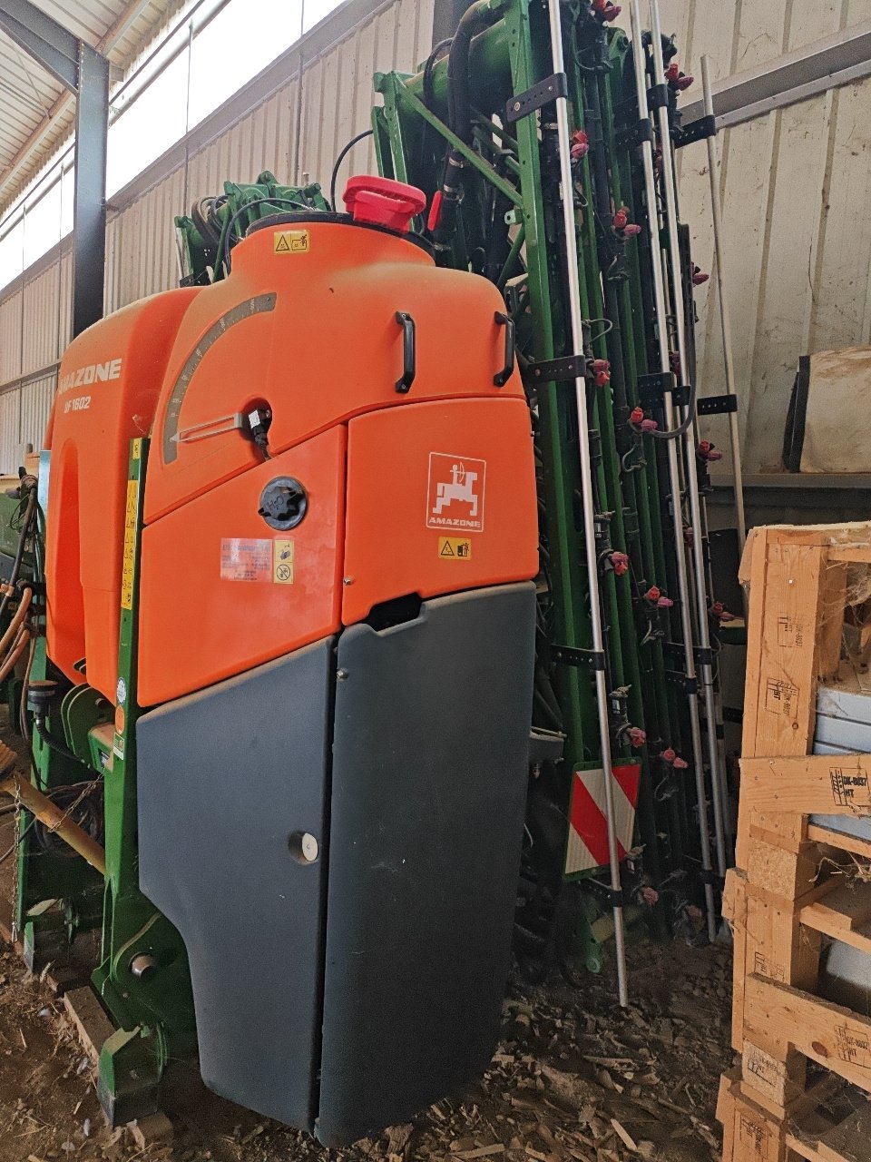 Feldspritze del tipo Amazone UF1602, Gebrauchtmaschine In MORLHON LE HAUT (Immagine 2)