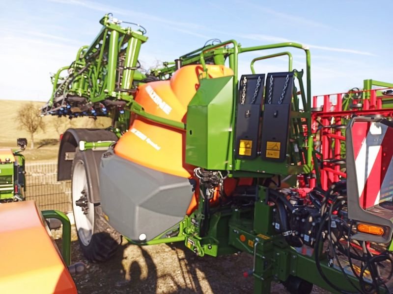 Feldspritze of the type Amazone UX 3200 Special Feldspritze gezogen, Neumaschine in St. Marienkirchen (Picture 2)