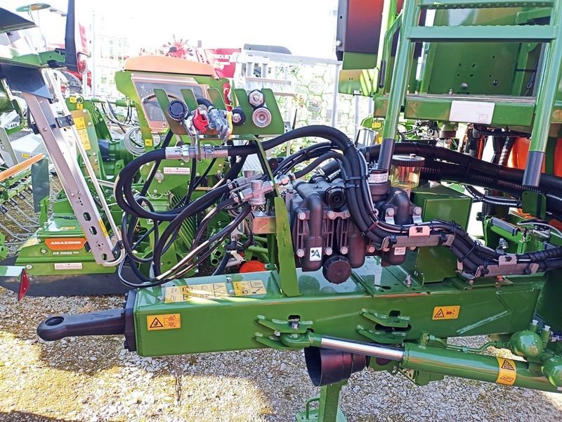 Feldspritze of the type Amazone UX 3200 Special Feldspritze gezogen, Neumaschine in St. Marienkirchen (Picture 4)