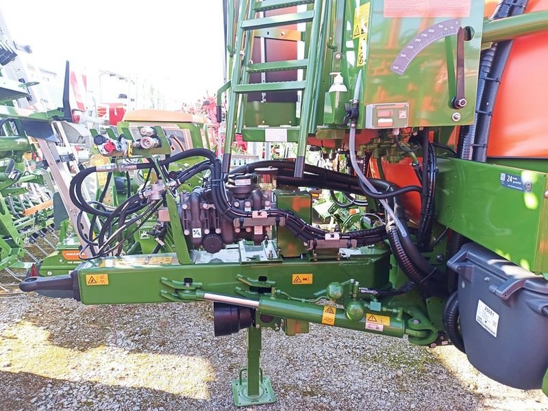 Feldspritze of the type Amazone UX 3200 Special Feldspritze gezogen, Neumaschine in St. Marienkirchen (Picture 3)